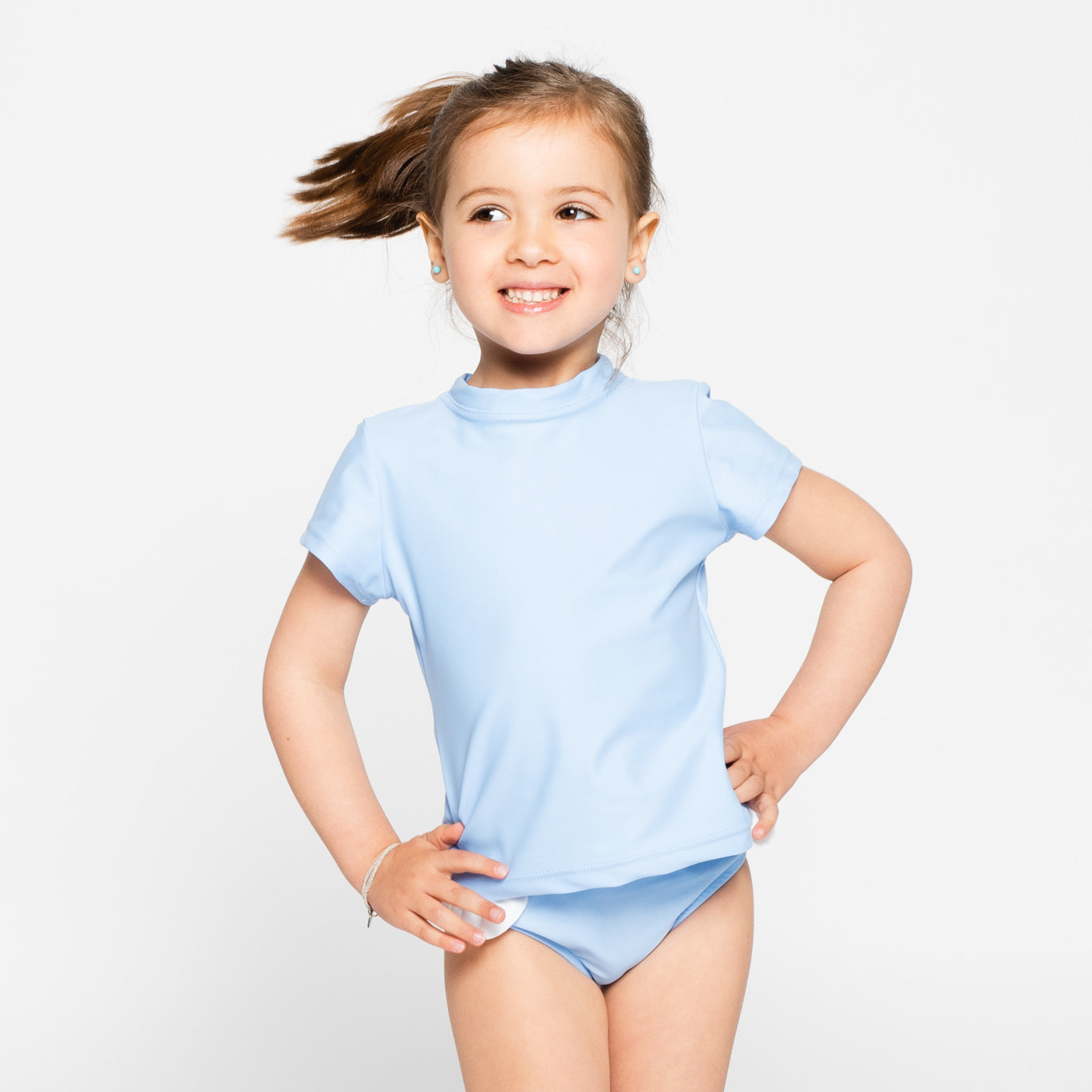 camiseta de baño protectora UPF50 azul sostenible